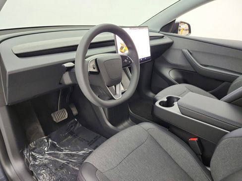 Used 2026 Tesla Model Y 2WD image 11
