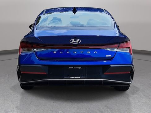 Used 2024 Hyundai Elantra Limited FWD image 6