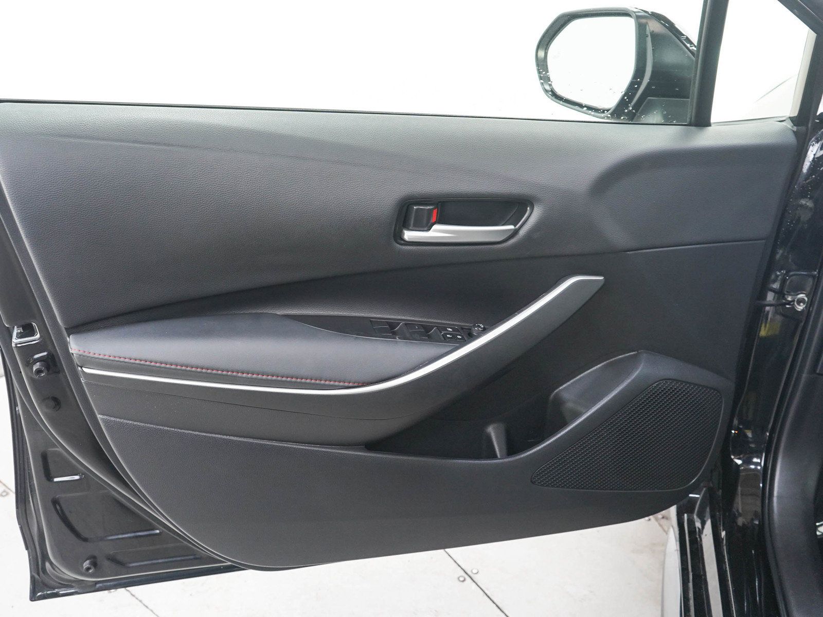 Used 2023 Toyota Corolla SE w/ SE Premium Package FWD image 18
