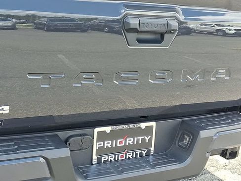Used 2025 Toyota Tacoma SR5 AWD/4WD image 29