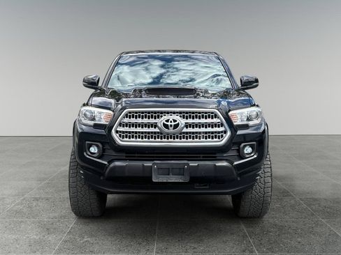 Used 2017 Toyota Tacoma TRD Sport AWD/4WD image 8