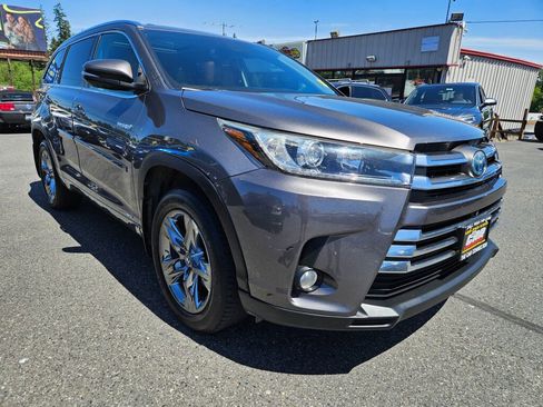 Used 2017 Toyota Highlander Limited Platinum AWD/4WD image 3