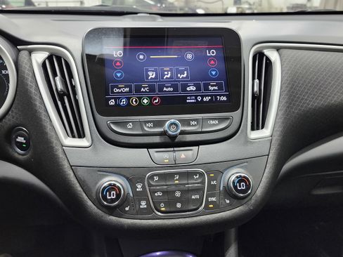Used 2022 Chevrolet Malibu LT image 32