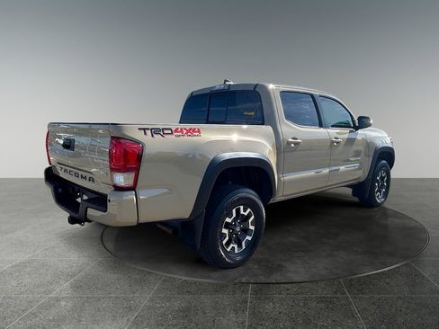 Used 2016 Toyota Tacoma TRD Off-Road AWD/4WD image 10