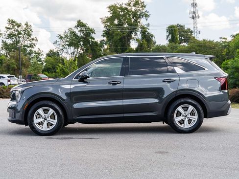 Used 2024 Kia Sorento LX FWD image 4