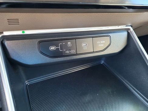 Used 2025 Kia Carnival FWD image 13