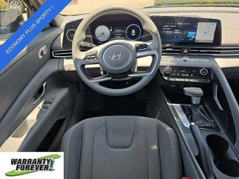 Used 2024 Hyundai Elantra SEL FWD image 8