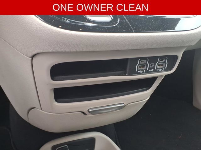 Used 2024 Chrysler Pacifica Touring-L FWD image 18