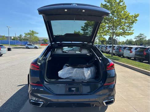 Used 2022 BMW X6 xDrive40i w/ M Sport Package AWD/4WD image 16