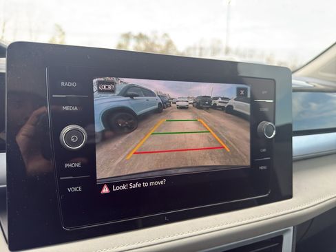 New 2026 Volkswagen Taos SE FWD image 18