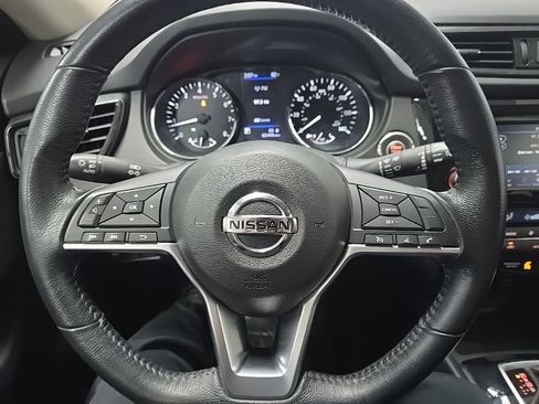 Used 2018 Nissan Rogue SV AWD/4WD image 19