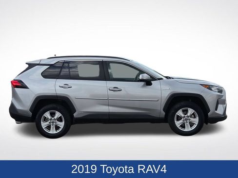 Used 2019 Toyota RAV4 LE w/ Carpet Mat Package AWD/4WD image 2