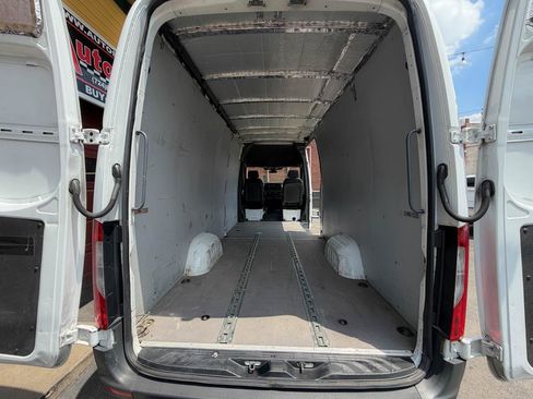 Used 2019 Mercedes-Benz Sprinter 170 image 10