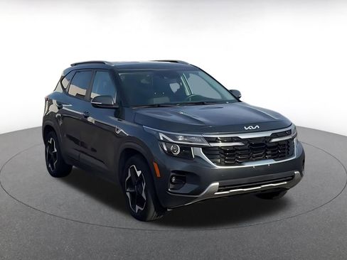 Used 2025 Kia Seltos S FWD image 3