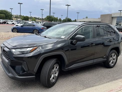 Used 2023 Toyota RAV4 LE AWD/4WD image 4