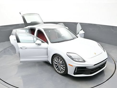 Certified 2025 Porsche Panamera 4 E-Hybrid AWD/4WD image 33