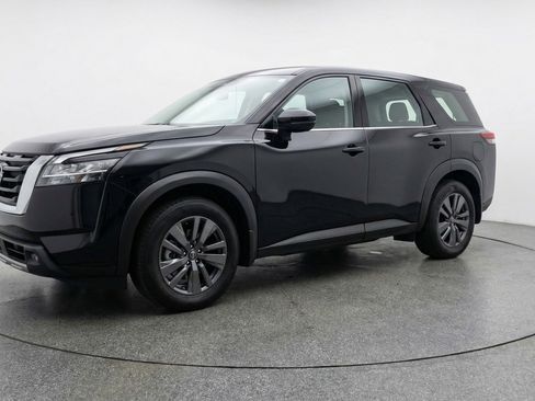 Used 2025 Nissan Pathfinder SV image 3