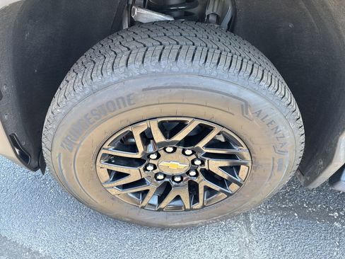 Used 2025 Chevrolet Silverado EV LT image 9