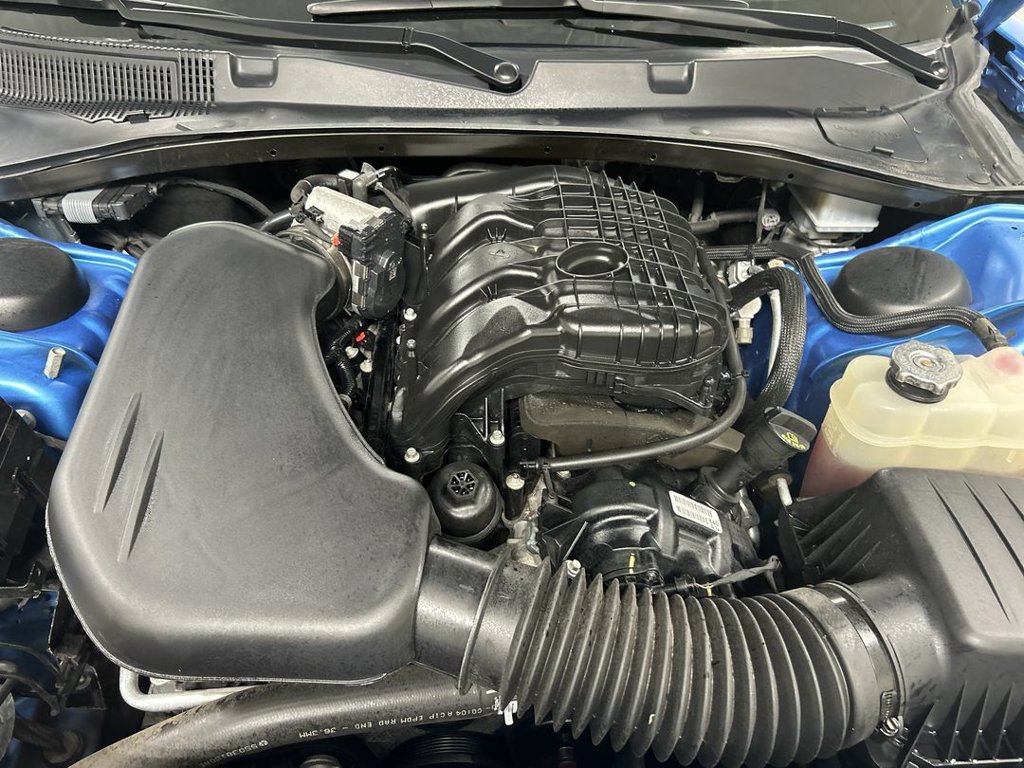 Used 2023 Dodge Charger SXT w/ Blacktop Package AWD/4WD image 23