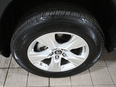 Used 2020 Toyota RAV4 LE image 19