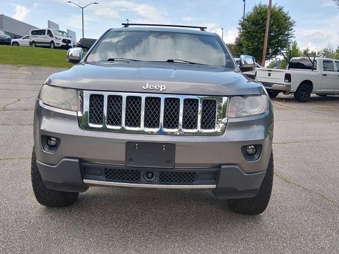 Used 2013 Jeep Grand Cherokee Overland w/ Advance Technology Group AWD/4WD image 9