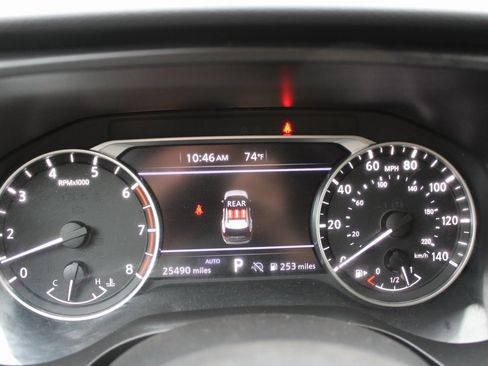 Used 2024 Nissan Rogue SV image 9