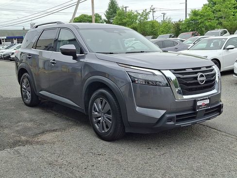 Used 2024 Nissan Pathfinder SV AWD/4WD image 3