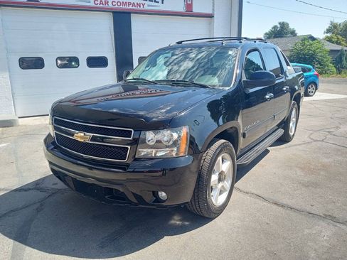 Used 2007 Chevrolet Avalanche LTZ w/ LTZ Preferred Equipment Group AWD/4WD image 2