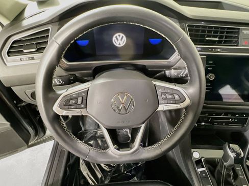 Used 2023 Volkswagen Tiguan SE AWD/4WD image 11