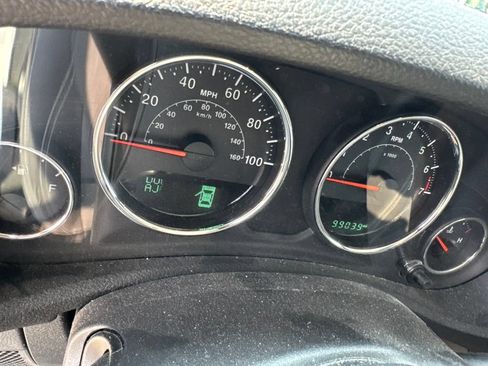 Used 2017 Jeep Wrangler Unlimited Sahara w/ Connectivity Group AWD/4WD image 10