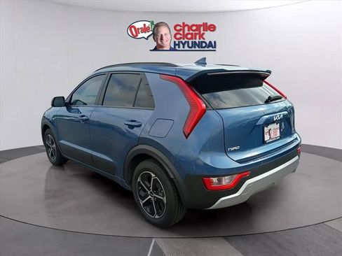 Used 2024 Kia Niro EX image 2