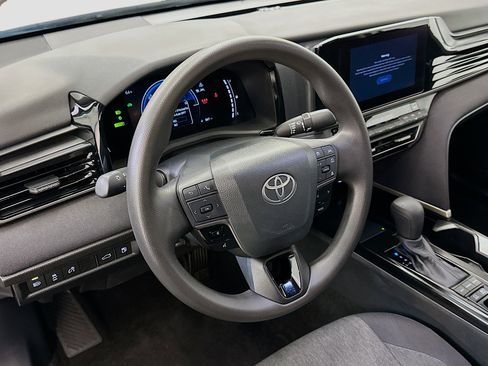 Used 2025 Toyota Camry LE image 18