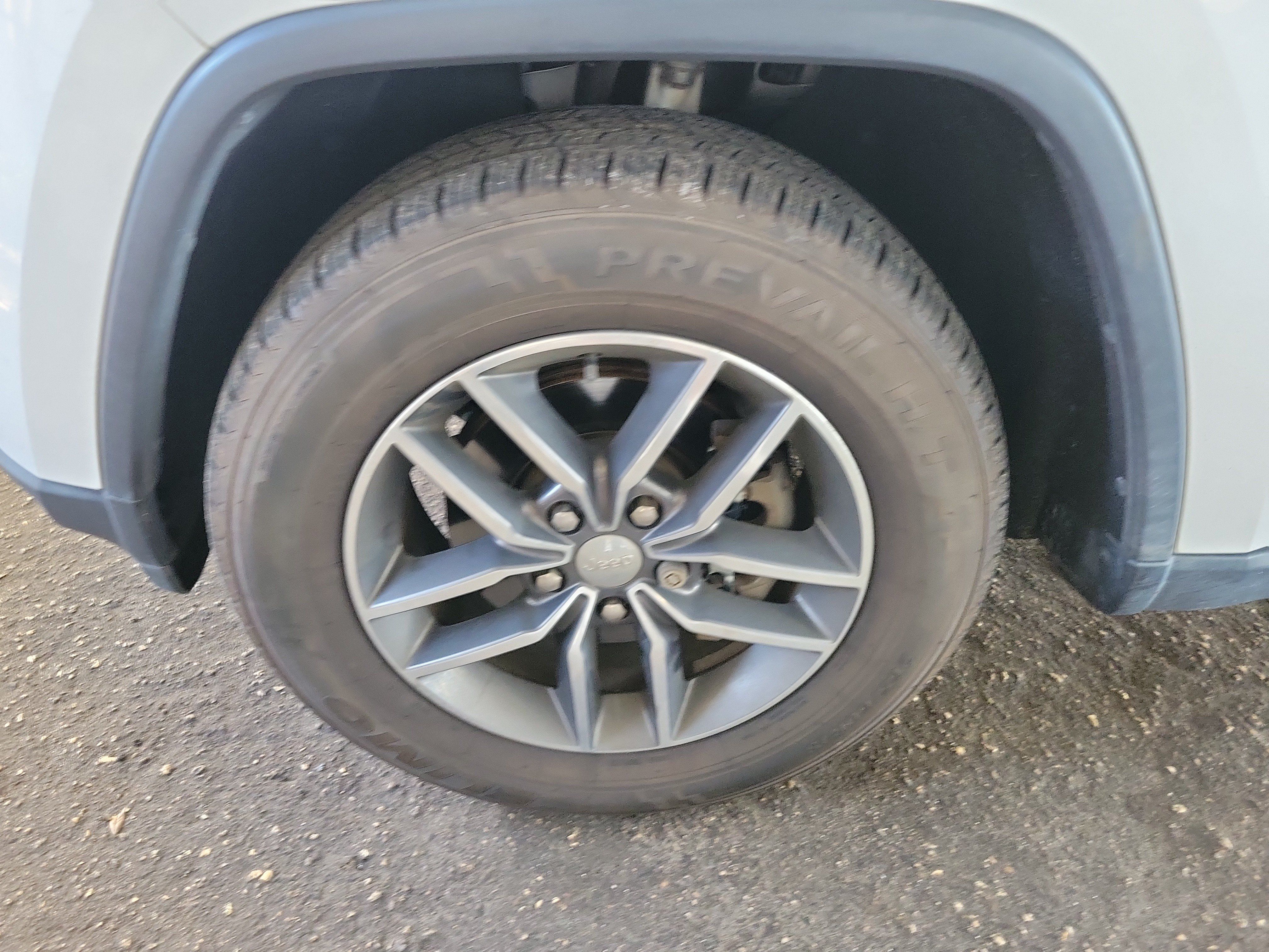 Used 2018 Jeep Grand Cherokee Laredo RWD image 5