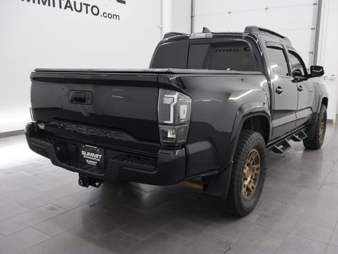 Used 2021 Toyota Tacoma TRD Sport w/ TRD Premium Sport Package AWD/4WD image 4