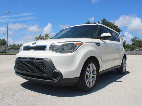 Used 2015 Kia Soul + FWD image 4