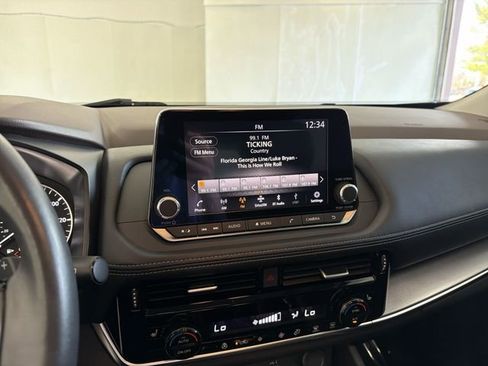 Used 2022 Nissan Rogue SV w/ SV Premium Package image 26