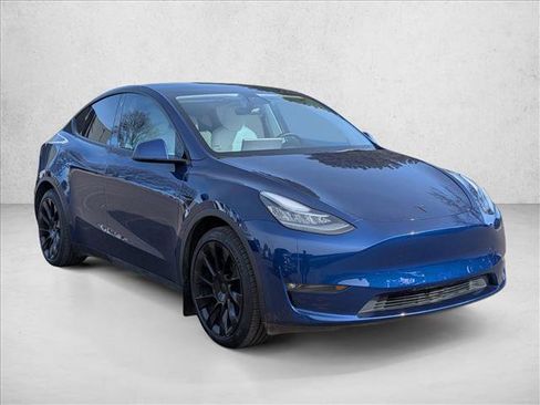 Used 2022 Tesla Model Y Long Range image 4