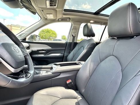 Used 2024 Toyota Grand Highlander AWD Hybrid image 31