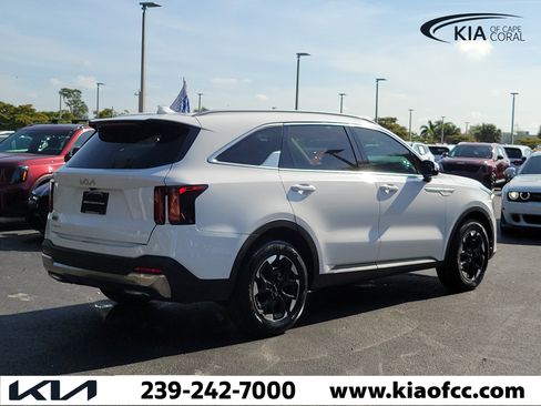 Certified 2024 Kia Sorento S w/ Panoramic Sunroof Package FWD image 6