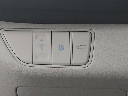 Used 2022 Genesis G70 2.0T image 16