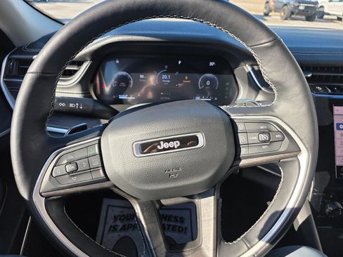 Used 2022 Jeep Grand Cherokee L Limited image 11