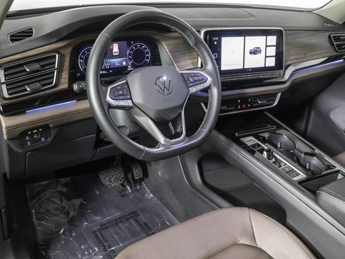 Used 2024 Volkswagen Atlas SEL AWD/4WD image 4