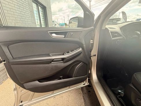 Used 2017 Ford Edge SE image 10