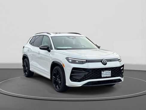 New 2026 Volkswagen Tiguan SE R-Line FWD image 1