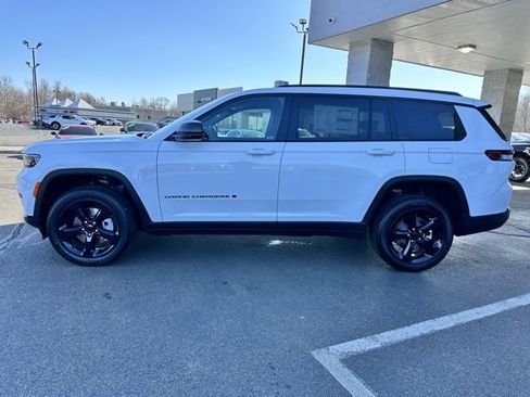 New 2025 Jeep Grand Cherokee L Altitude image 8