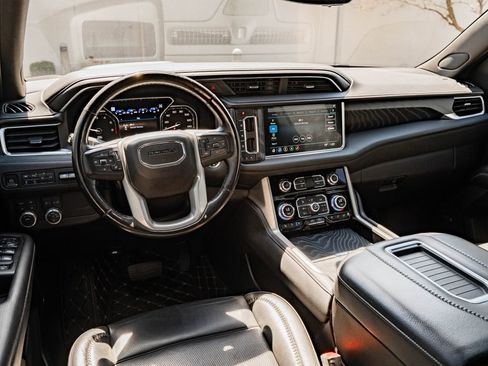Used 2021 GMC Yukon Denali w/ Denali Premium Package AWD/4WD image 4