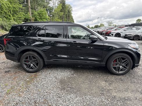 Used 2025 Ford Explorer ST-Line w/ ST-Line Street Pack AWD/4WD image 9