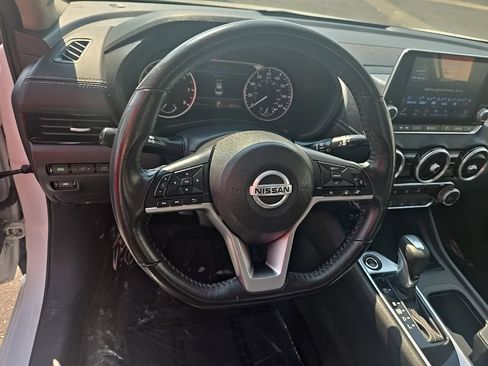 Used 2022 Nissan Sentra SV FWD image 14