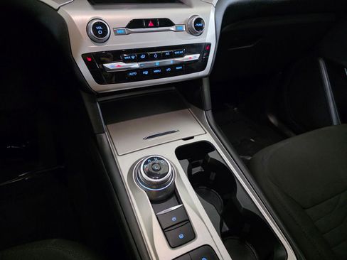 Used 2021 Ford Explorer XLT image 28