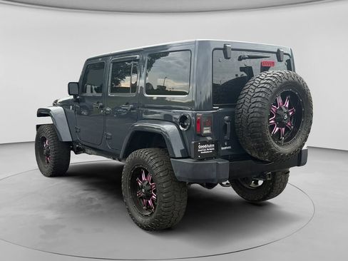 Used 2018 Jeep Wrangler Unlimited Sahara w/ Dual Top Group AWD/4WD image 5